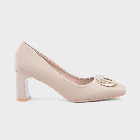 Beige high-heeled shoe with a gold buckle on a white background
