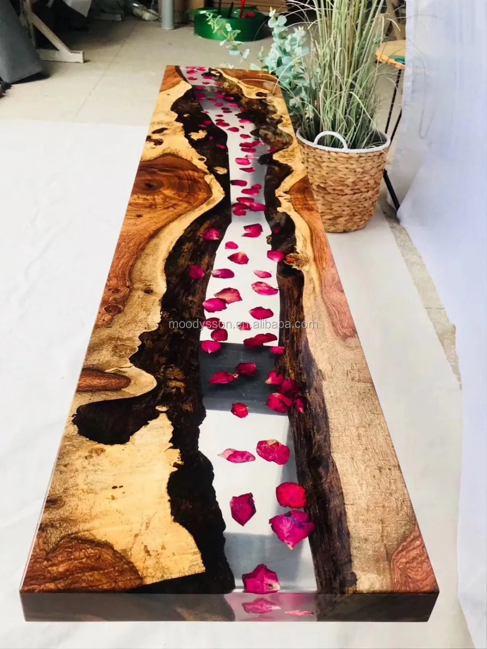 Luxury design most popular solid wood walnut Qinghe transparent epoxy wood resin table