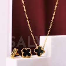 Clover Necklace & Earrings Set